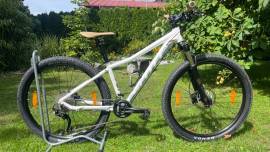 SCOTT Scale Contessa 20, S-es méret, szinte ÚJ  Mountain Bike 27.5" (650b) elöl teleszkópos használt ELADÓ