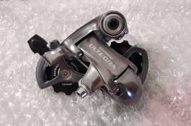 Új Shimano Ultegra RD-6600 Ice Grey hátsó váltó. Rövid kanál, 10 speed. Teljesen új, sosem használt! . Országúti / Gravel / Triatlon Alkatrész, Országúti / Gravel Váltó / Váltórendszer / DI2 mechanikus nem használt ELADÓ