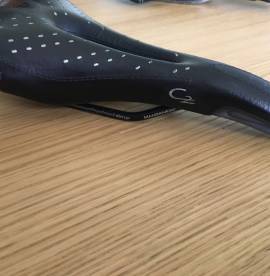 Selle Italia es Charge nyereg C2 gel flow  Országúti / Gravel / Triatlon Alkatrész, Országúti Nyereg / Nyeregcső használt ELADÓ