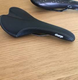 Selle Italia es Charge nyereg C2 gel flow  Országúti / Gravel / Triatlon Alkatrész, Országúti Nyereg / Nyeregcső használt ELADÓ