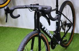 TREK DOMANE KOMFORT GRAVEL 105 HDR 2x12sp Gravel / CX nem használt ELADÓ