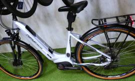 GENESIS  E-touring Bosch EE komfort mély-váz Electric Trekking/cross 25 km/h Bosch 401-500 Wh new / not used For Sale