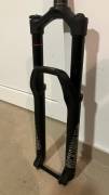 Eladó egy frissen szervizelt Rockshox Revelation 29