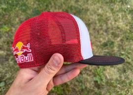 Új Red Bull fekete/fehér, piros hálós sapka, snapback Red Bull Sisak / Sapka nem használt ELADÓ
