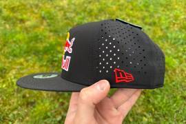 Új Red Bull fekete perforált, mesh sapka, snapback Red Bull Sisak / Sapka nem használt ELADÓ