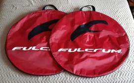 Fulcrum országúti keréktáska (kerékzsák) szett. Használt, jó állapotú.  .  Bike & Cycling Bags used For Sale