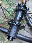 új enduro/trail/a.m. karbon kerékszett eladó TRX Mountain Bike Alkatrész, MTB Kerék / Felni / Gumi 29" elöl 27.5" hátul (Mullet) belső nélküli nem használt ELADÓ