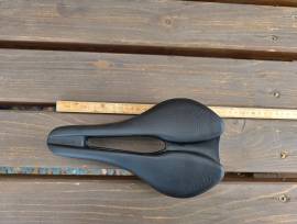 Selle Italia Boost nyereg Selle Italia Országúti / Gravel / Triatlon Alkatrész, Országúti Nyereg / Nyeregcső használt ELADÓ