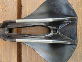Selle Italia Boost nyereg Selle Italia Országúti / Gravel / Triatlon Alkatrész, Országúti Nyereg / Nyeregcső használt ELADÓ