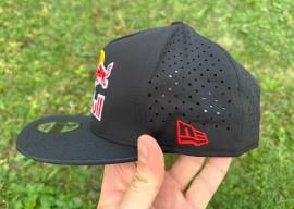 Új Red Bull fekete hálós sapka, snapback, cap Red Bull Sisak / Sapka nem használt ELADÓ