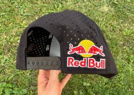 Új Red Bull fekete hálós sapka, snapback, cap Red Bull Sisak / Sapka nem használt ELADÓ
