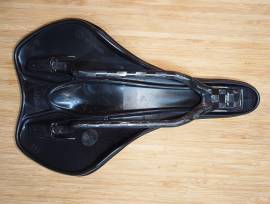 Selle Italia SLR Boost Kit Carbonio - L1 - 145mm carbon nyereg Selle Italia SLR Boost Kit Carbonio Road Bike & Gravel Bike & Triathlon Bike Component, Road Bike Saddles & Seat Posts used For Sale