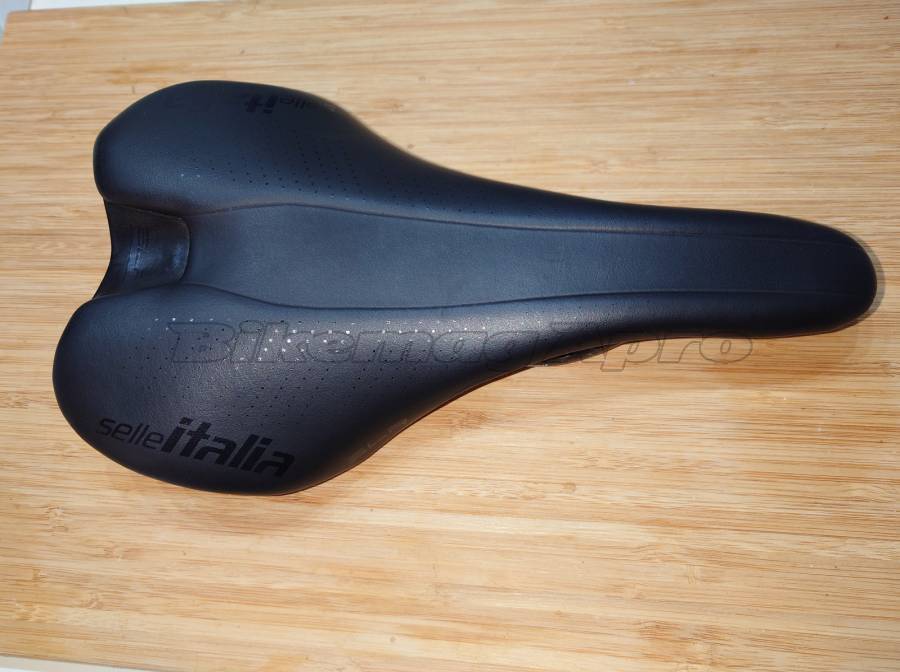Selle Italia SLR Boost Kit Carbonio - L1 - 145mm carbon nyereg Selle Italia SLR Boost Kit Carbonio Road Bike & Gravel Bike & Triathlon Bike Component, Road Bike Saddles & Seat Posts used For Sale