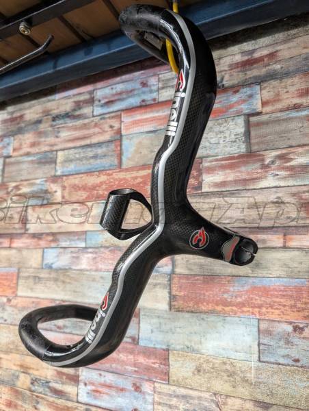 Cinelli Ram ergo integrált carbon kormány, konzollal! Cinelli Ram Road Bike & Gravel Bike & Triathlon Bike Component, Road Bike Handlebars / Stems / Grips used For Sale