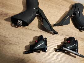 Szép állapotú Shimano 105 fékváltókarok és féknyergek 2×11 ST-R7020 Road Bike & Gravel Bike & Triathlon Bike Component, Road Bike Brakes & Brake Parts mechanical used For Sale