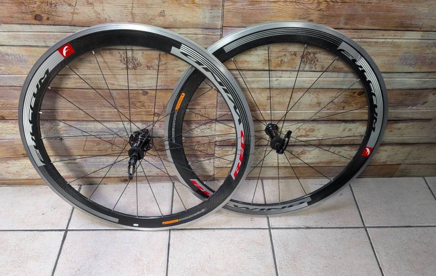 Fulcrum Red Wind carbon országúti kerékszett! Fulcrum Red Wind Road Bike & Gravel Bike & Triathlon Bike Component, Road Bike Wheels / Tyres used For Sale