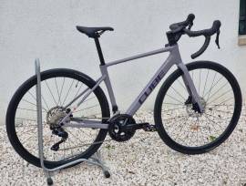 CUBE Új 2025 Cube Attain  karbon outi Shimano 105 2*12  Országúti Shimano 105 tárcsafék nem használt ELADÓ