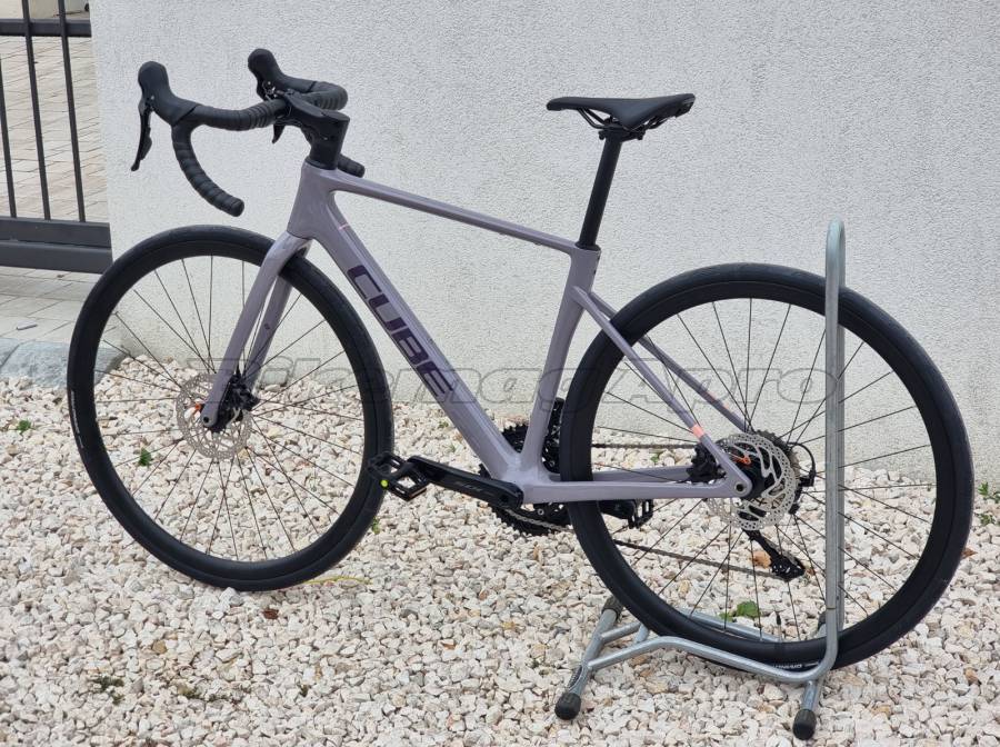 CUBE Új 2025 Cube Attain karbon outi Shimano 105 2*12 Országúti Shimano 105 tárcsafék nem használt ELADÓ