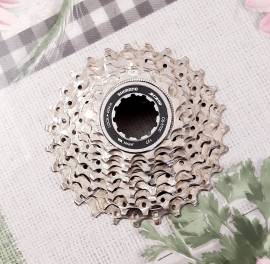 Shimano 105 CS-5700 sor, kazetta, 10 speed, 12-27t. Újszerű! .  Road Bike & Gravel Bike & Triathlon Bike Component, Road Bike Drivetrain used For Sale