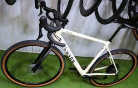 CANYON GRAVEL GRX HDR 1/2x11 DT SWISS LN Gravel / CX used For Sale
