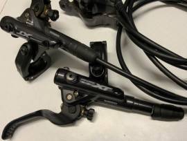 Shimano XT 2025 negydugattyús fékszett Shimano XT BR-M8120féktest,BL-M 8100 fékkar,csövek Mountain Bike Alkatrész, MTB Fék / Fékszett használt ELADÓ