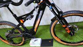 KTM Kapoho Bosch CX Race 750 Fox 36 X2 XT- Elektromos Mountain Bike össztelós / fully Bosch nem használt ELADÓ
