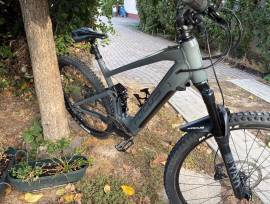 FOCUS Thron2 6.7 RockShox Yari, KIOX300, 6A töltő Elektromos Mountain Bike 29" össztelós / fully Bosch Shimano Deore használt ELADÓ
