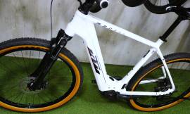 KTM MACINA CROSS BOSCH CX 85Nm 750  Elektromos Trekking/cross más Bosch 700 + Wh használt ELADÓ