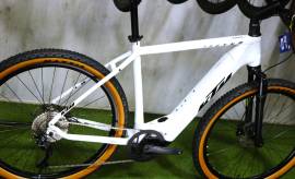 KTM MACINA CROSS BOSCH CX 85Nm 750  Elektromos Trekking/cross más Bosch 700 + Wh használt ELADÓ