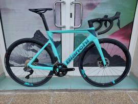 BIANCHI AKCIÓ-20%%:: BIANCHI OLTRE RACE 105 Di2 12sp (55) Országúti Shimano 105 Di2 tárcsafék új / garanciával ELADÓ