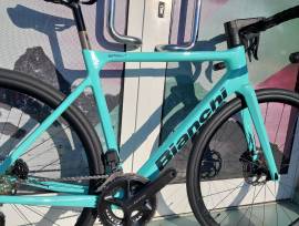 BIANCHI AKCIÓ-20%%::2025 BIANCHI SPRINT ICR 105 Di2 (55 Road bike Shimano 105 Di2 disc brake new with guarantee For Sale