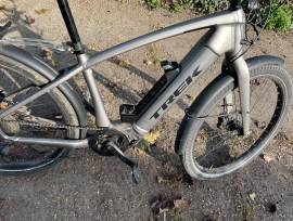 TREK Allant+ 8 Elektromos Trekking/cross 25 km/h Bosch 601-700 Wh használt ELADÓ