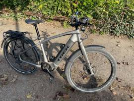 TREK Allant+ 8 Elektromos Trekking/cross 25 km/h Bosch 601-700 Wh használt ELADÓ