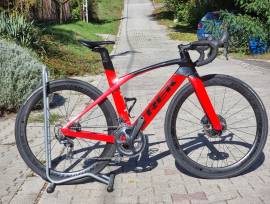 TREK Akció Újsz. Trek Madone SL6 Ultegra karbon Bongtra Road bike Shimano Ultegra disc brake used For Sale