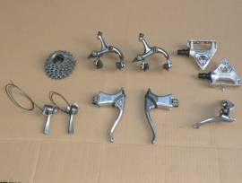 Shimano 105 alkatrészek eladók (pedál, fékek, első váltó, váltókarok, kazetta) Shimano 105 Országúti / Gravel / Triatlon Alkatrész, Országúti Fék / Fékváltókar mechanikus Shimano 105 használt ELADÓ