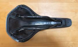 Syncross ER 2.5 nyereg használt, szép állapotban Syncross ER 2.5 Wide width Mountain Bike Alkatrész, MTB Nyereg / Nyeregcső használt ELADÓ