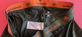 Új Endura kerékpáros betétes aláöltöző rövidnadrág L méret Endura hummwee Cycling Tights / Cycling Shorts L new / not used male/unisex For Sale