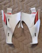 ITM karbon kulacstartó párban. Használt, új állapotú! .  Bottle Cages / Mudguards new / not used For Sale