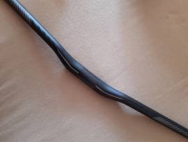 Új karbon kormány (full carbon), riser, fekete. Hajlított, matt, 31.8-as befogó, 700mm hossz.   .  Mountain Bike Components, MTB Handlebars / Stems / Grips new / not used For Sale