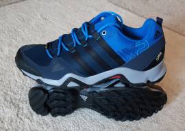Új Adidas AX2 GTX (Gore-tex) vízálló cipő. Sötétkék, 42-es, 26,5cm belsőhossz.  .  Cipő / Zokni / Kamásli nem használt férfi/unisex ELADÓ