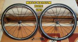 Mavic Ksyrium Elite UST országúti kerékszett. Újszerű! Bolti ára kb. 250eFt! Tubeless Ready. .  Országúti / Gravel / Triatlon Alkatrész, Országúti  Kerék / Felni / Gumi használt ELADÓ
