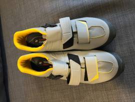 Shimano ME3 MTB cipő 47-es méret Shimano ME3 Cipő / Zokni / Kamásli 47 MTB nem használt férfi/unisex ELADÓ