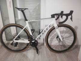 SCOTT Addict RC10 Országúti SRAM Force eTap AXS tárcsafék használt ELADÓ