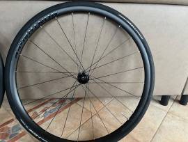 Bontrager Paradigm SL kerekszett eladó. Bontrager Paradigm SL  Országúti / Gravel / Triatlon Alkatrész, Országúti  Kerék / Felni / Gumi 700c (622) használt ELADÓ