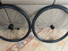 Bontrager Paradigm SL kerekszett eladó. Bontrager Paradigm SL  Road Bike & Gravel Bike & Triathlon Bike Component, Road Bike Wheels / Tyres 700c (622) used For Sale