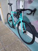 BIANCHI AKCIÓ::2025 BIANCHI OLTRE RACE 105 12sp (53,57) Road bike Shimano 105 disc brake new with guarantee For Sale