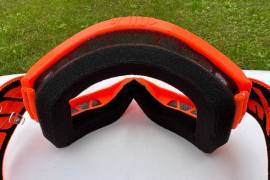 Új 100% Strata 2 narancssárga, átlátszó lencsés DH/FR szemüveg, védőszemüveg 100% Strata 2 Eyewear / Sunglasses DH new / not used For Sale