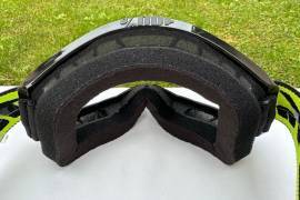 Új 100% Strata 2 fekete/sárga, átlátszó lencsés DH/FR szemüveg, védőszemüveg 100% Strata 2 Eyewear / Sunglasses DH new / not used For Sale