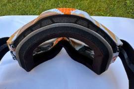 Új 100% Accuri 2 camo, ezüst tükrös lencsés DH/FR szemüveg, védőszemüveg 100% Accuri 2 Eyewear / Sunglasses DH new / not used For Sale