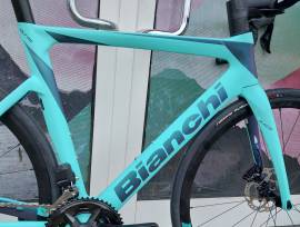 BIANCHI AKCIÓ:: BIANCHI OLTRE RACE 105 Di2 12sp (55) Országúti Shimano 105 Di2 tárcsafék új / garanciával ELADÓ